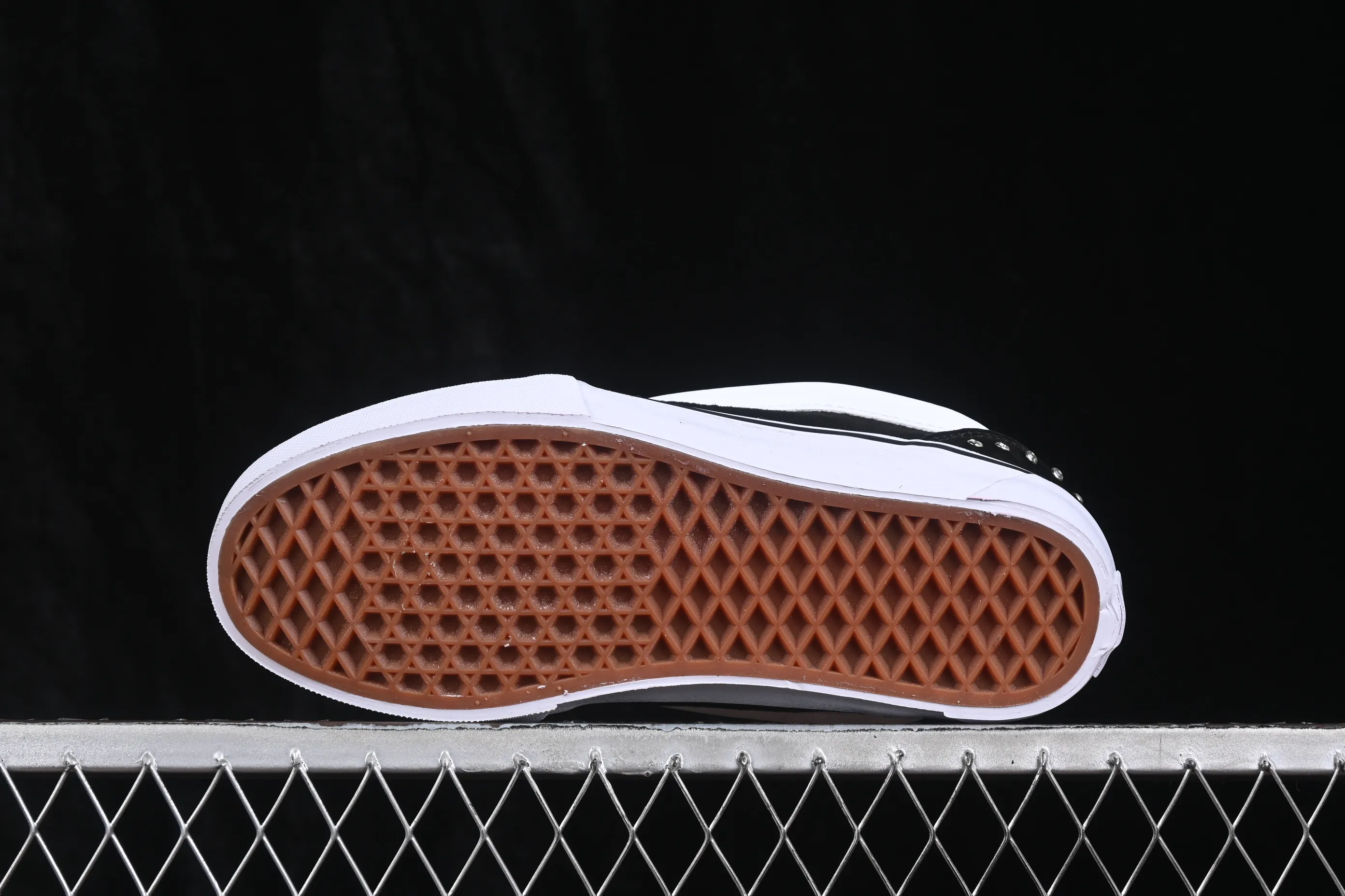 All categories Vans Vans series Vans Low Vans Knu Skool Vans low-top casual skateboard shoes VN0009QC65BT1